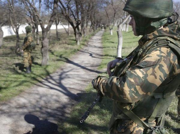 Armed men outside Ukrainan military unit