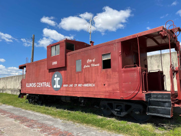 An old Illinois Central caboose in Cairo.